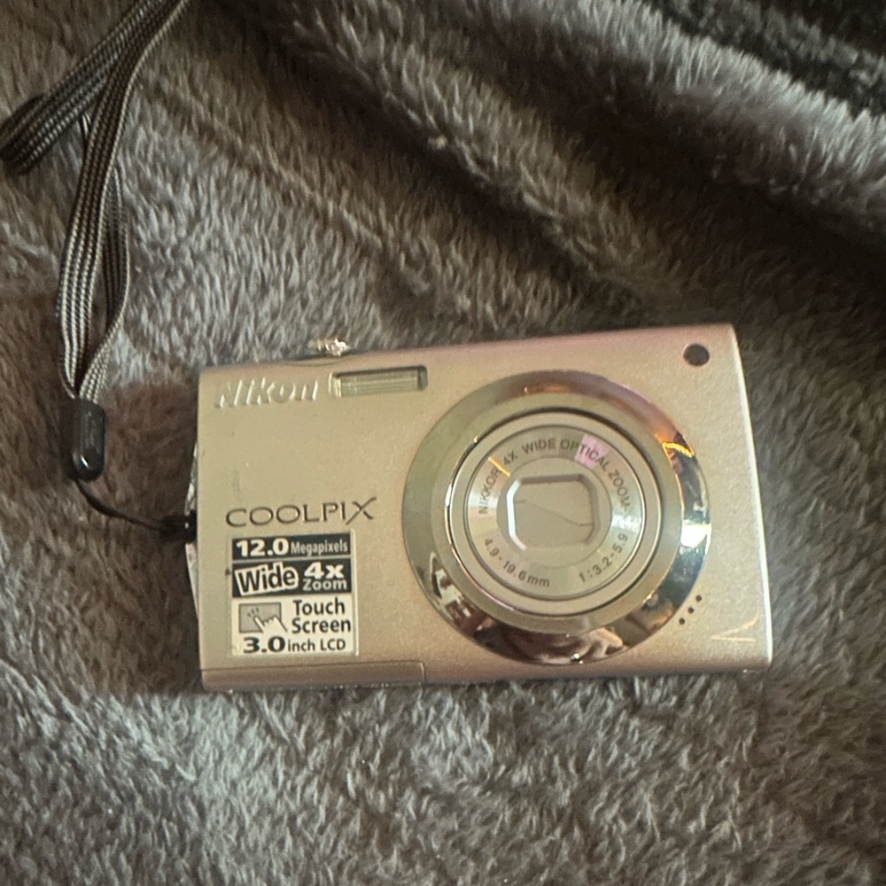 Nikon cool pix camera 12.0Megapixels 4x zoom 3.0 inch touch screen lcd